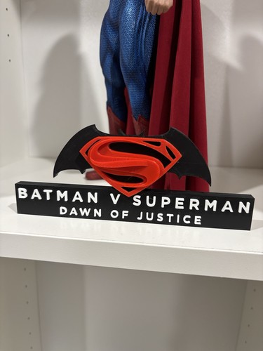 Batman superman logo desk - v,